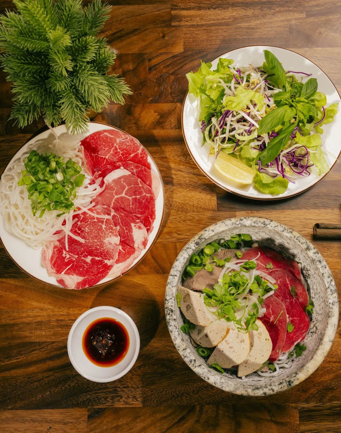 Phở Thố Đá stone bowl with tendon, tripe and red-coin rare beef near Frome Street walk